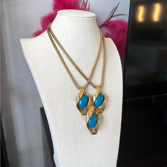 Vintage Mid Century Gold and Blue Pendant Necklace - Picture 3 of 7